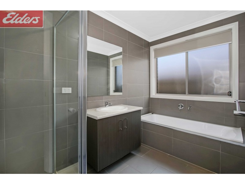 8 Riverboat Drive, Thurgoona NSW 2640