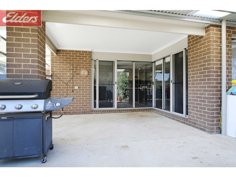 8 Riverboat Drive, Thurgoona NSW 2640
