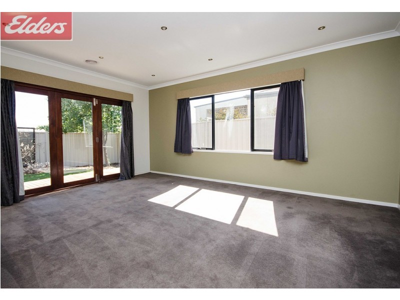 30 Victoria Cross Parade, Wodonga VIC 3690