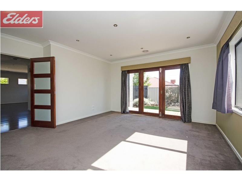 30 Victoria Cross Parade, Wodonga VIC 3690