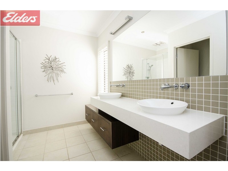 30 Victoria Cross Parade, Wodonga VIC 3690