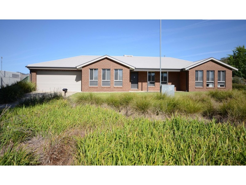 2 Victoria Cross Parade, Wodonga VIC 3690