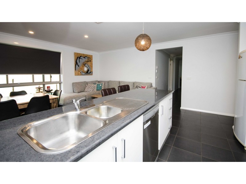2 Victoria Cross Parade, Wodonga VIC 3690