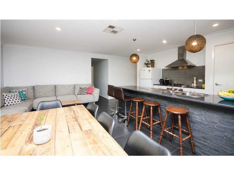 2 Victoria Cross Parade, Wodonga VIC 3690