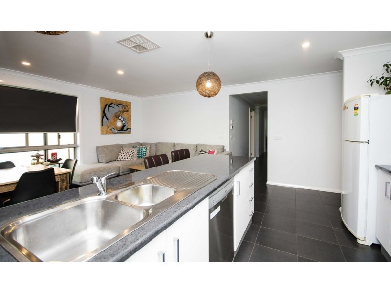 2 Victoria Cross Parade, Wodonga VIC 3690