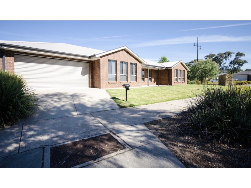 2 Victoria Cross Parade, Wodonga VIC 3690