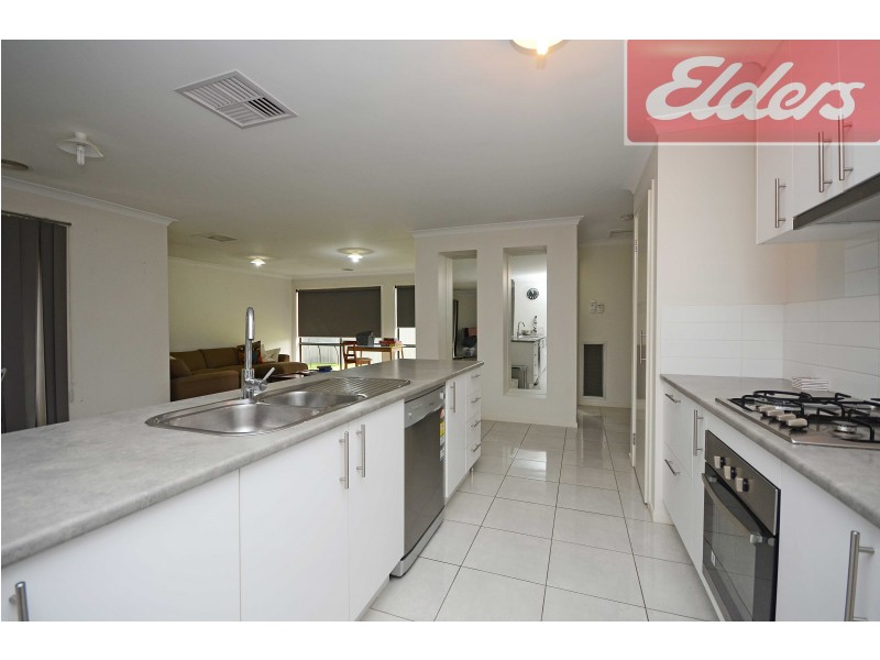 8 Lysterfield Lane, Wodonga VIC 3690