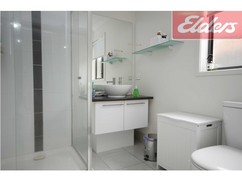 8 Lysterfield Lane, Wodonga VIC 3690