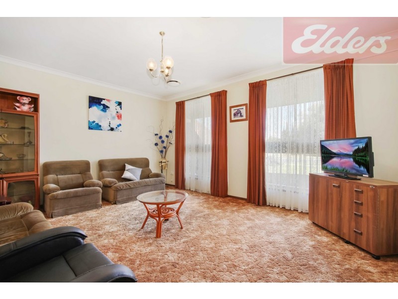 6 Robert Crescent, West Wodonga VIC 3690