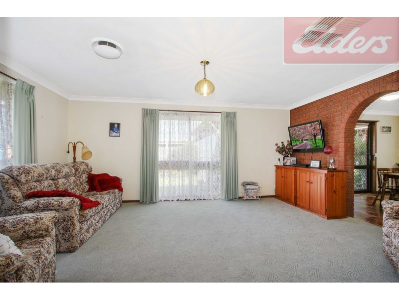 6 Robert Crescent, West Wodonga VIC 3690