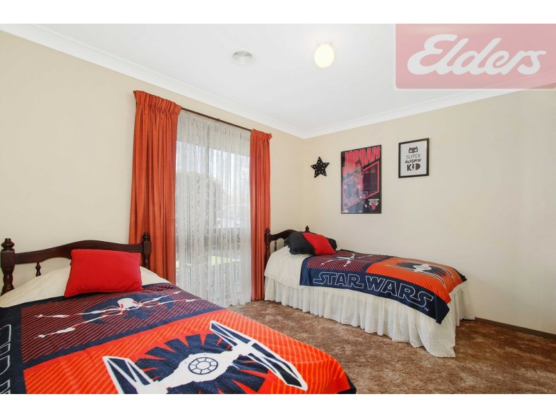 6 Robert Crescent, West Wodonga VIC 3690