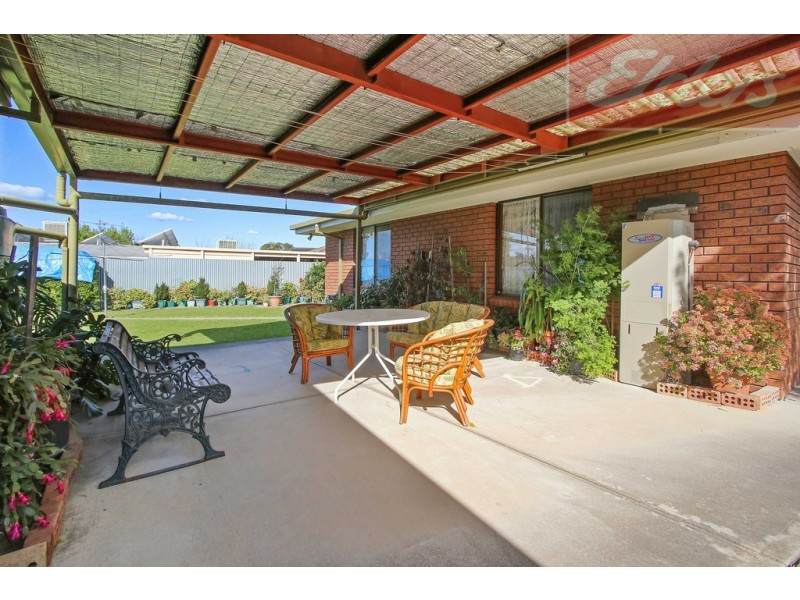 6 Robert Crescent, West Wodonga VIC 3690