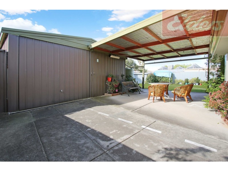 6 Robert Crescent, West Wodonga VIC 3690