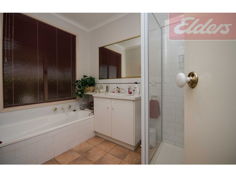 2/11 Bent Place, Wodonga VIC 3690