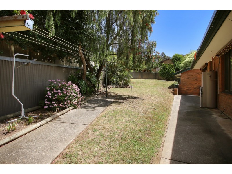 5 Karl Court, Lavington NSW 2641