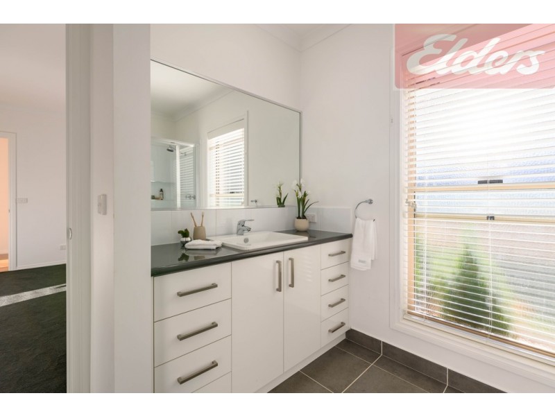 13 Hawk Place, Wodonga VIC 3690