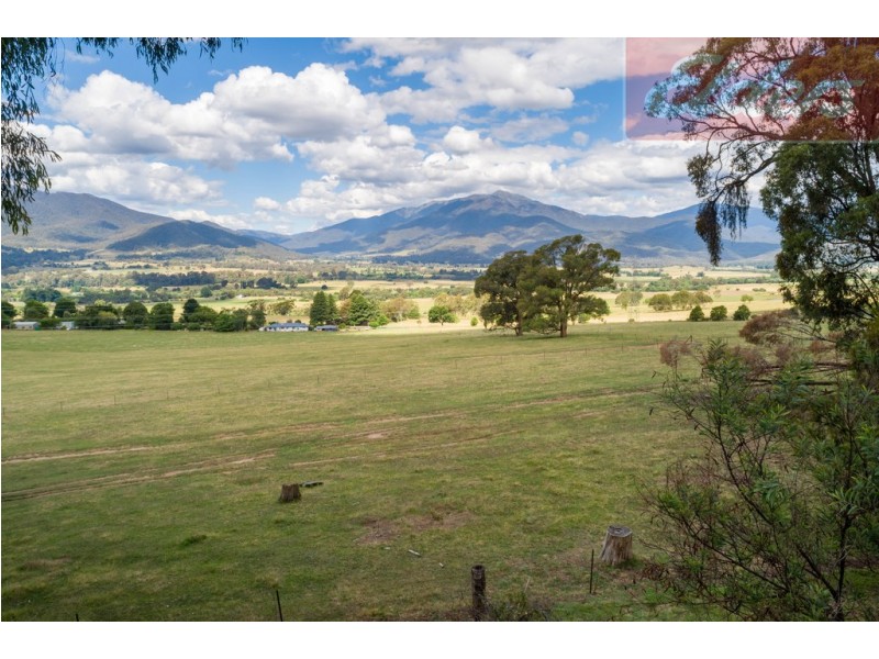 35 Diggings Road, Tawonga VIC 3697