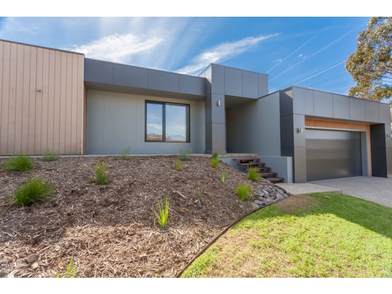 74 Yarralumla Drive, Wodonga VIC 3690