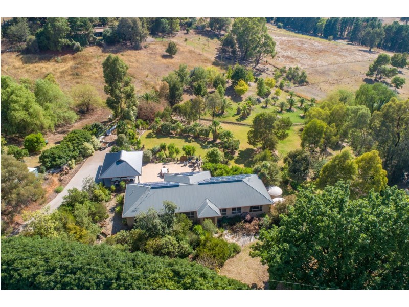 18 Beardmore Street, Bethanga VIC 3691