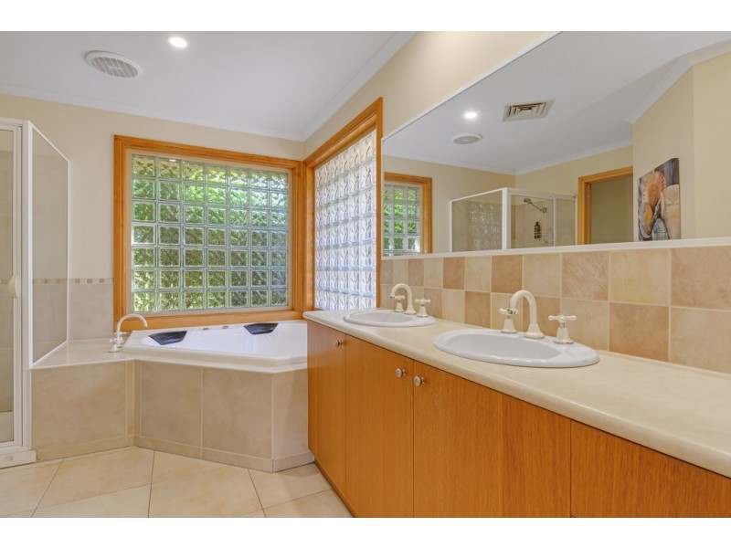 18 Beardmore Street, Bethanga VIC 3691