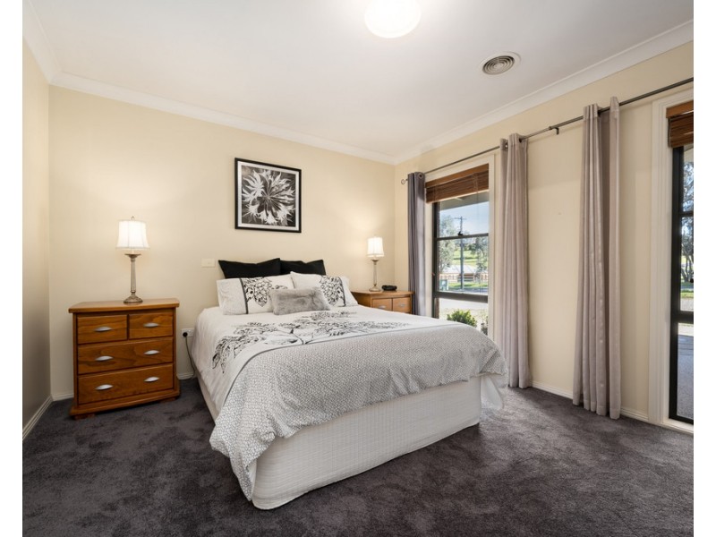 660 Lyne Street, Lavington NSW 2641