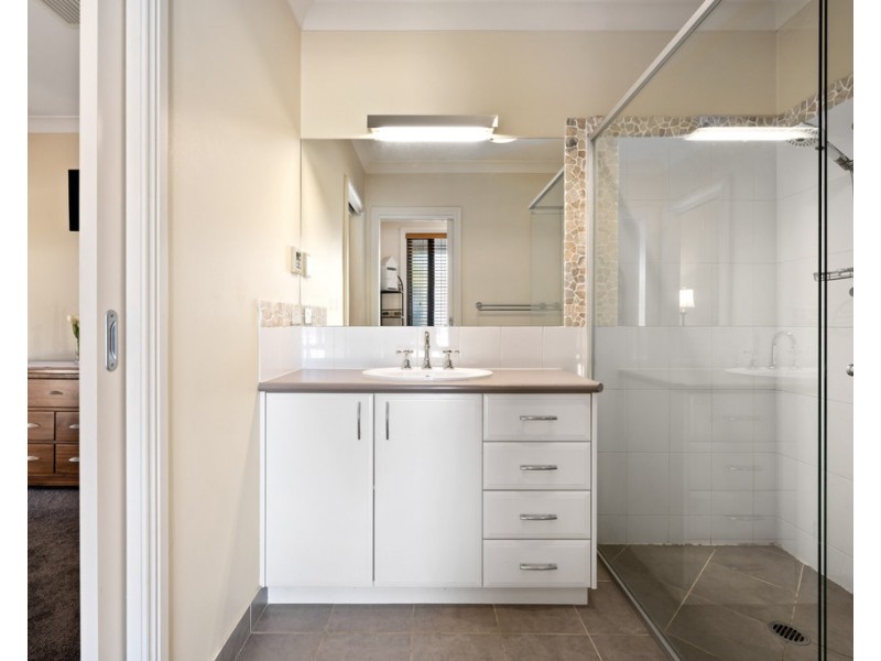 660 Lyne Street, Lavington NSW 2641