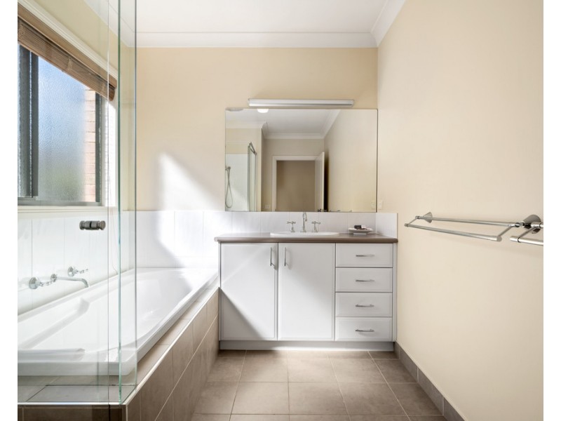 660 Lyne Street, Lavington NSW 2641