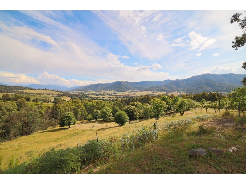 34 Costantinos Lane, Tawonga VIC 3697