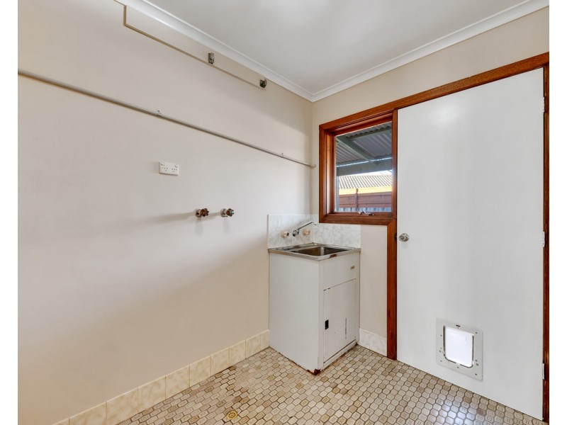 2/566 Woodbury Court, Lavington NSW 2641