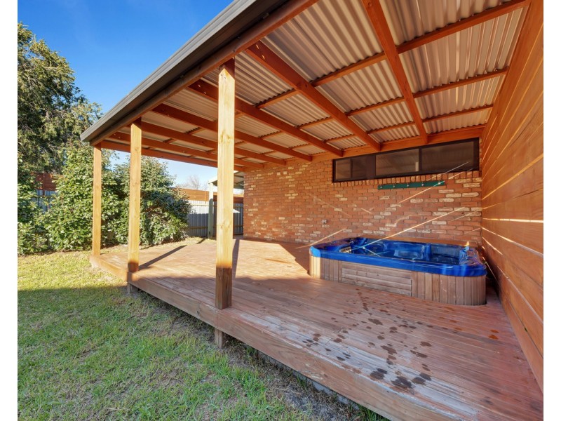 2/566 Woodbury Court, Lavington NSW 2641