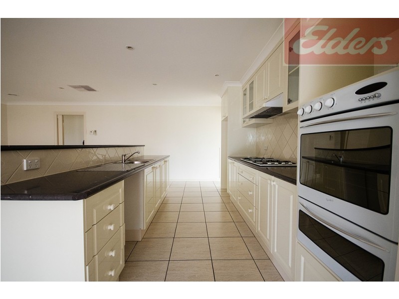 4 Oatlands Fairway, West Wodonga VIC 3690
