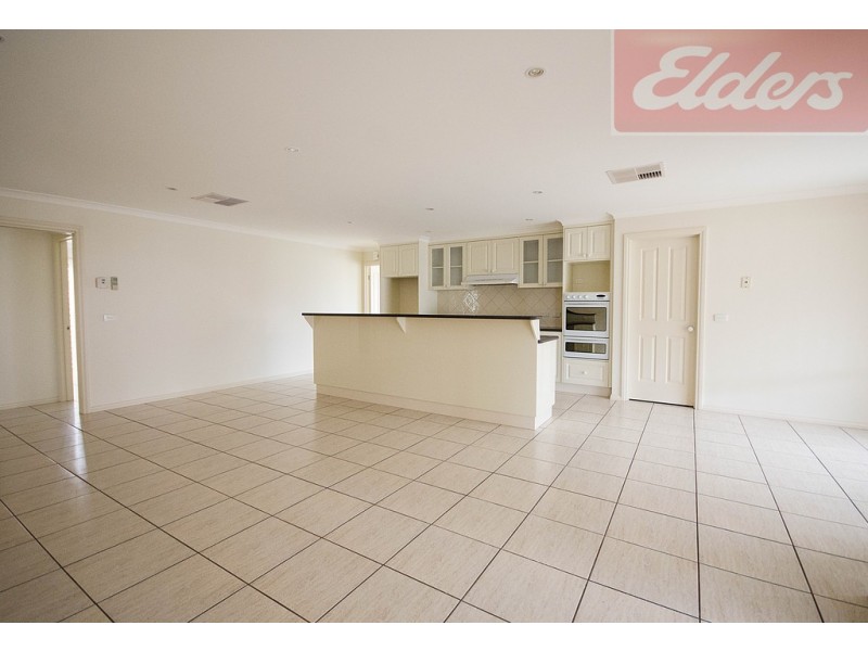 4 Oatlands Fairway, West Wodonga VIC 3690