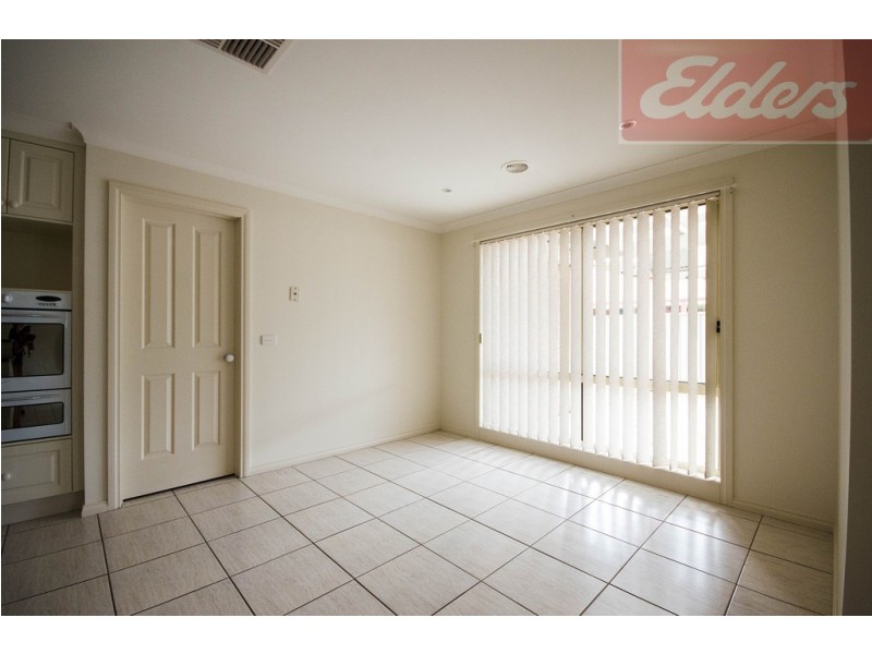 4 Oatlands Fairway, West Wodonga VIC 3690