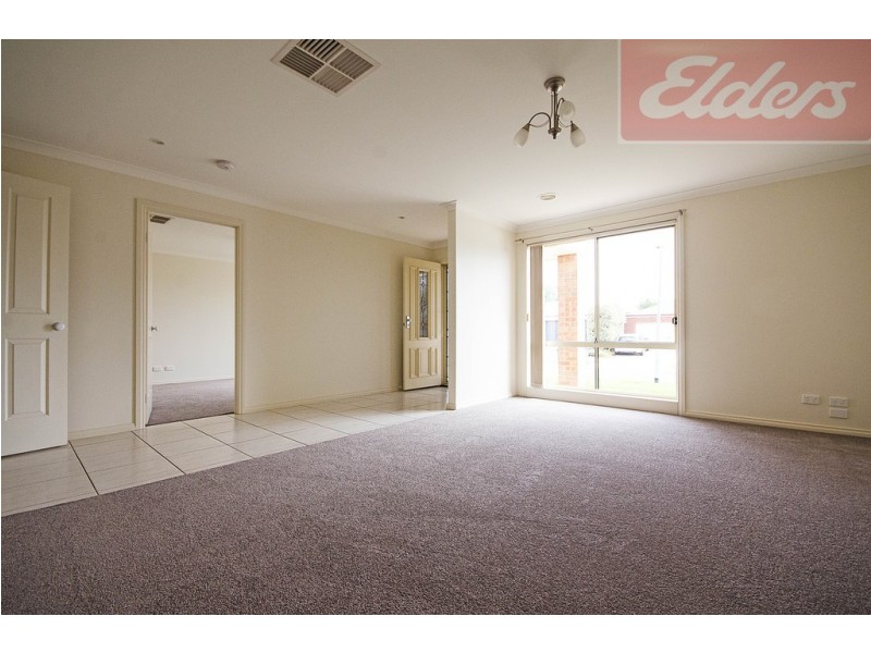 4 Oatlands Fairway, West Wodonga VIC 3690