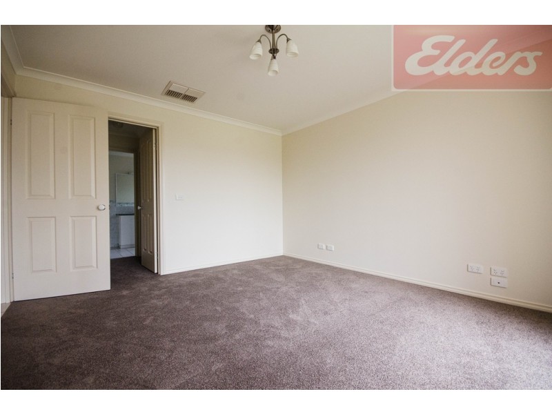 4 Oatlands Fairway, West Wodonga VIC 3690