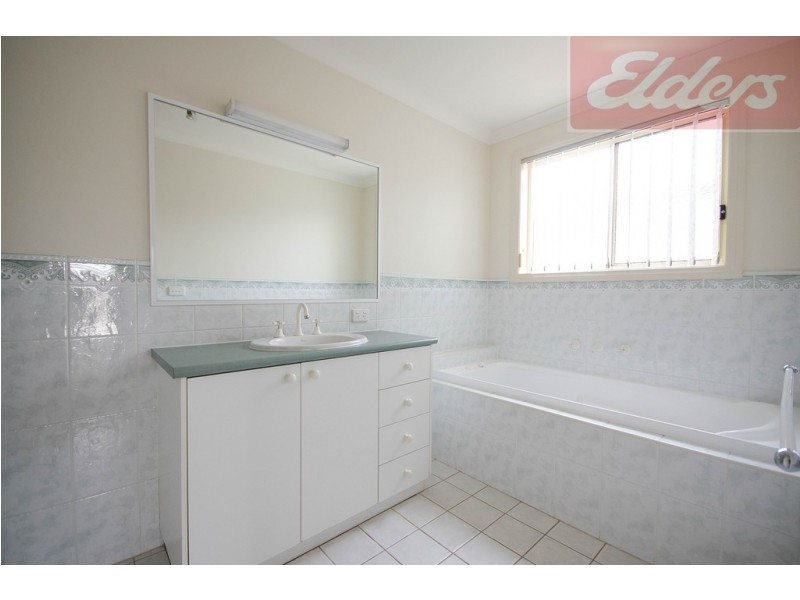 4 Oatlands Fairway, West Wodonga VIC 3690