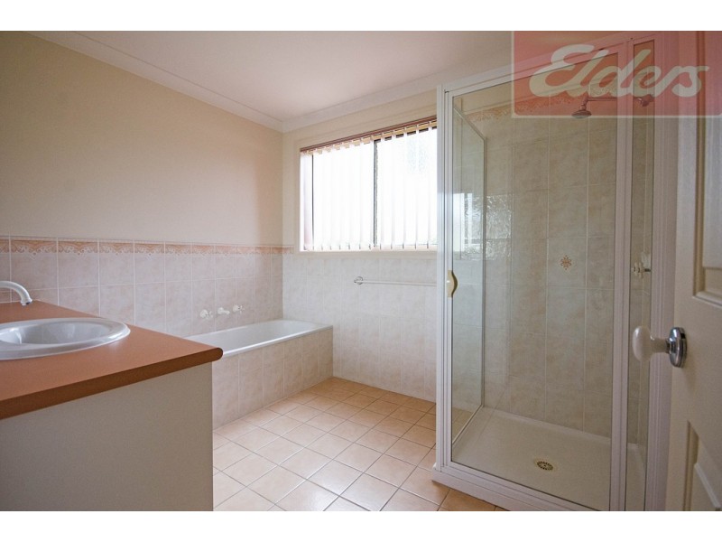 4 Oatlands Fairway, West Wodonga VIC 3690