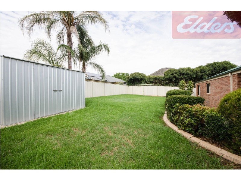 4 Oatlands Fairway, West Wodonga VIC 3690
