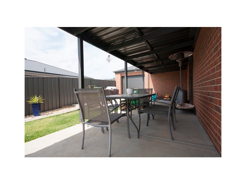 41 Silky Oak Avenue, Wodonga VIC 3690