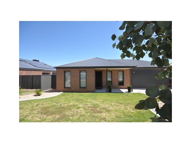 41 Silky Oak Avenue, Wodonga VIC 3690