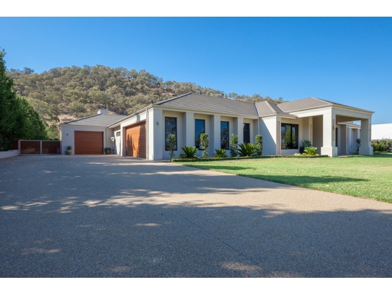 34 Lambourne Drive, Wodonga VIC 3690