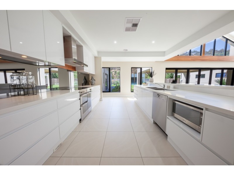 34 Lambourne Drive, Wodonga VIC 3690