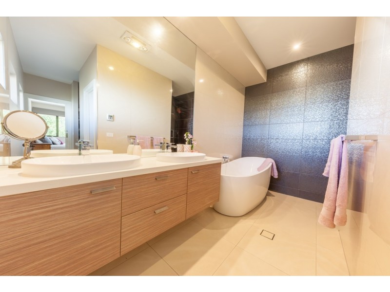 34 Lambourne Drive, Wodonga VIC 3690