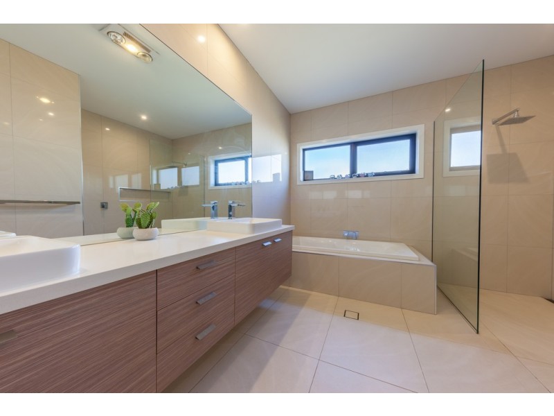 34 Lambourne Drive, Wodonga VIC 3690