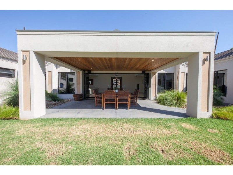 34 Lambourne Drive, Wodonga VIC 3690