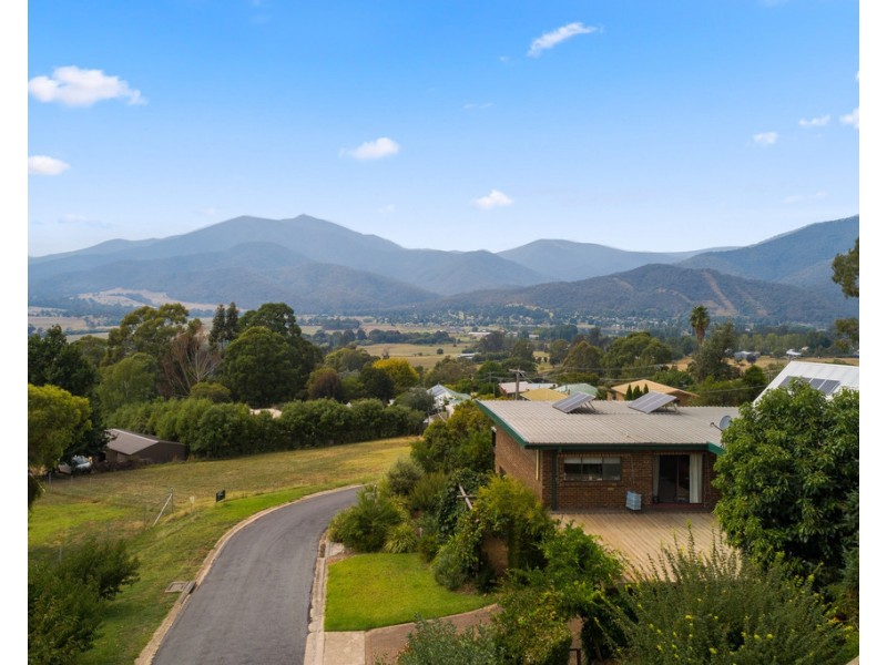 1 Buckland Street, Tawonga South VIC 3698