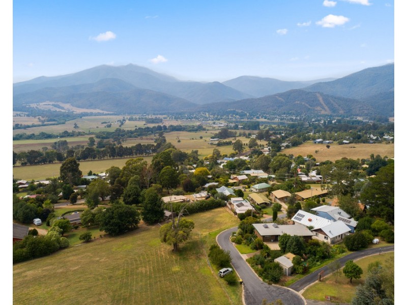 1 Buckland Street, Tawonga South VIC 3698