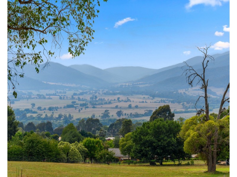 1 Buckland Street, Tawonga South VIC 3698