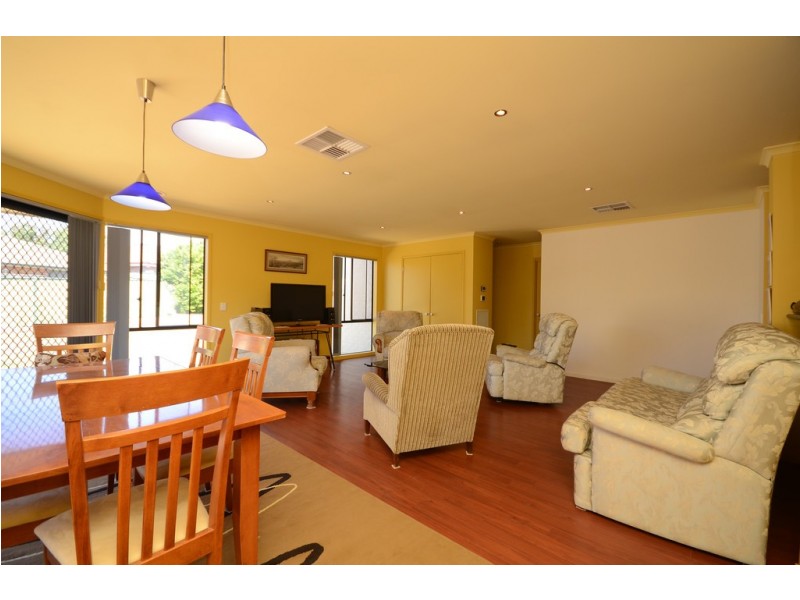 73 Hartigan Street, Thurgoona NSW 2640