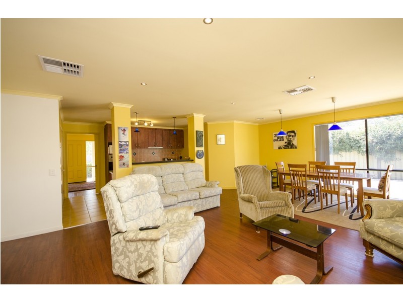 73 Hartigan Street, Thurgoona NSW 2640